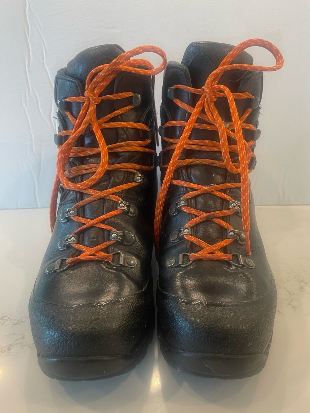 Lady’s Black Leather Han  Wag Gortex Hiking Boots Made in Germany.Size 7,5- 8 US